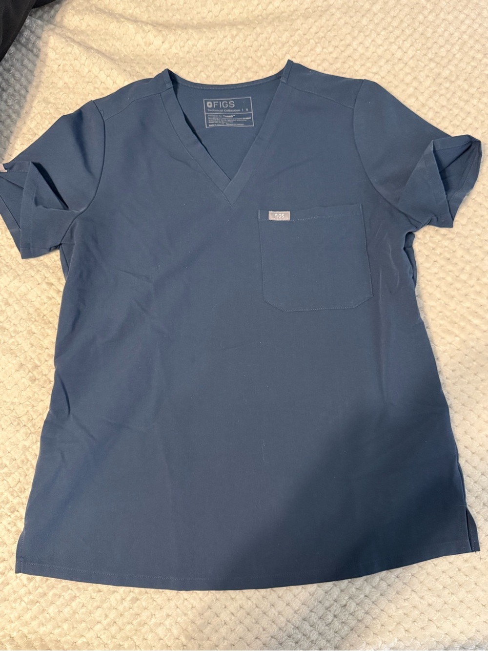 FIGS Women’s Dark Habor Catarina Scrub Top